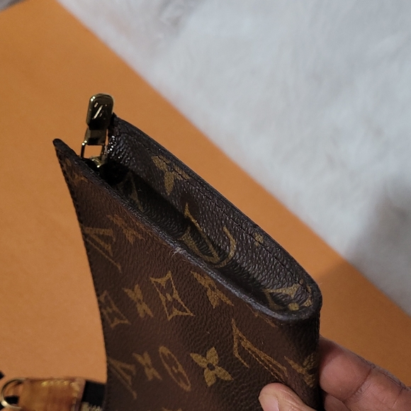 Louis Vuitton Cosmetics Pouch / Pochette - Picture 6 of 16